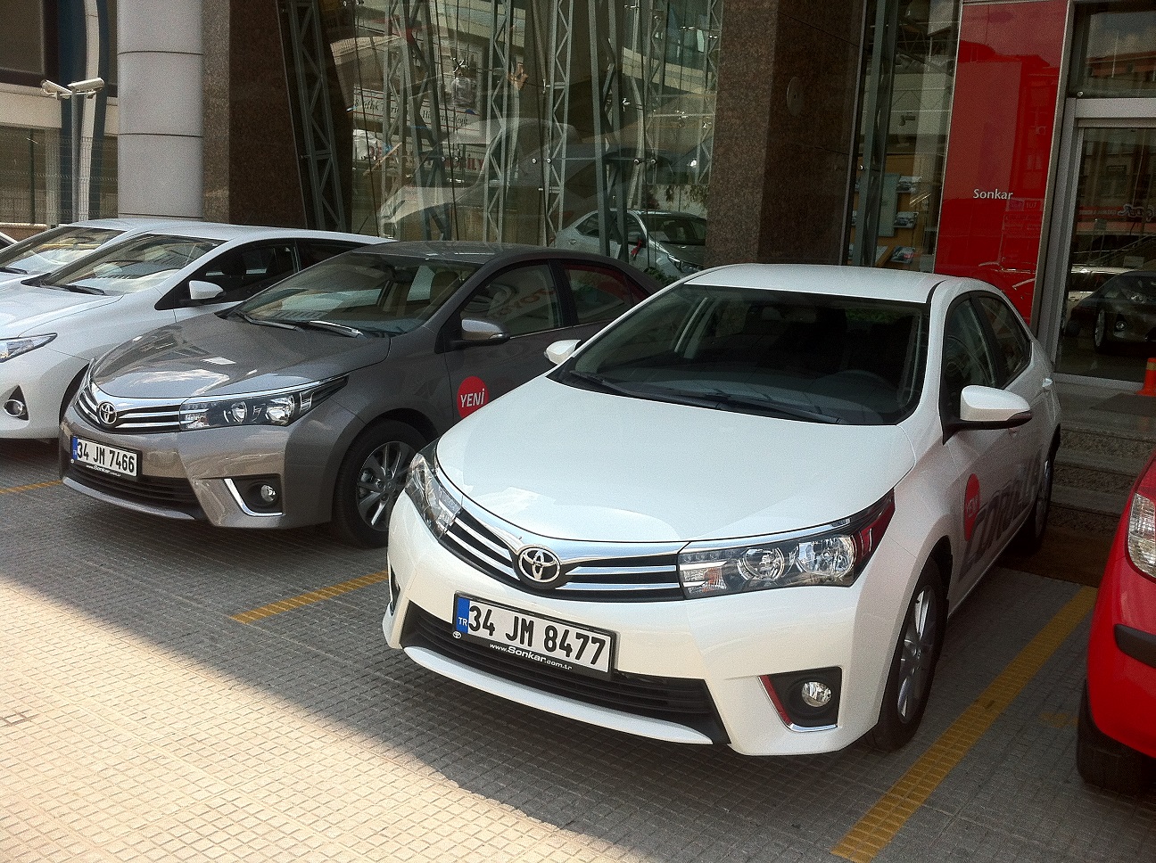  Yeni Corolla, 1.4 d4d MMT ve 1.6 Multidrive s: Test Sürüşü, İncelemesi ve Karşılaştırması.