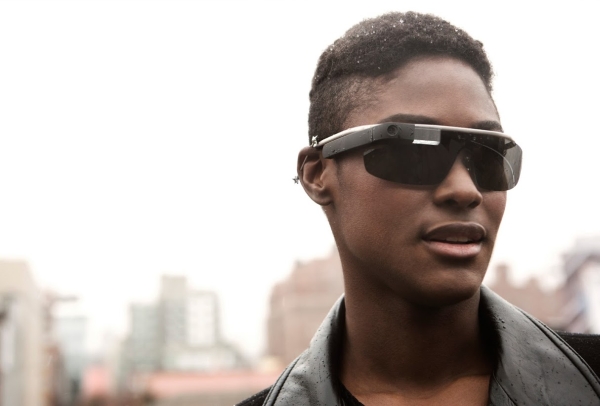 Google Glass, hücresel ağ bağlantısını bağlandığı telefonlardan alabilecek 