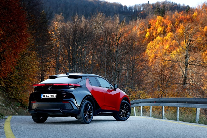Yeni Toyota C-HR Hybrid GR SPORT Türkiye'de satışa sunuldu
