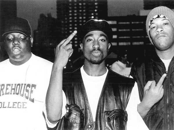  2pac'ın hala geri gelmesini bekliyorum 7.7.2014 bekliyorum