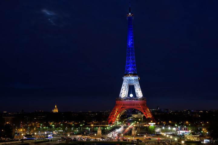 Euro 2016’da Eyfel Kulesi ülkelerin renklerine bürünecek