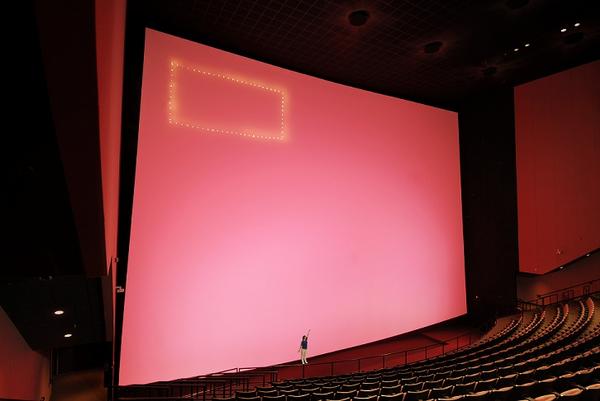 Кинотеатр с самым большим экраном. IMAX экран. IMAX 15/70. IMAX кинотеатр. Panasonic IMAX.