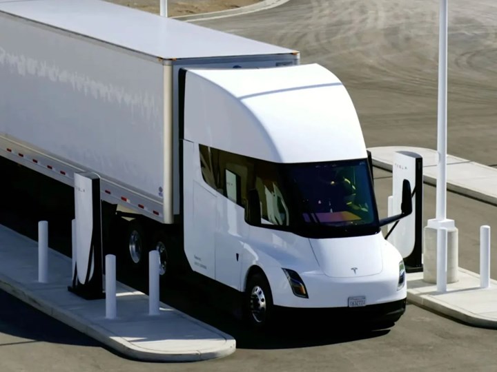 Tesla Semi hakkındaki gerçekleri bir de tır şoföründen dinleyin: Aptal bir araç!