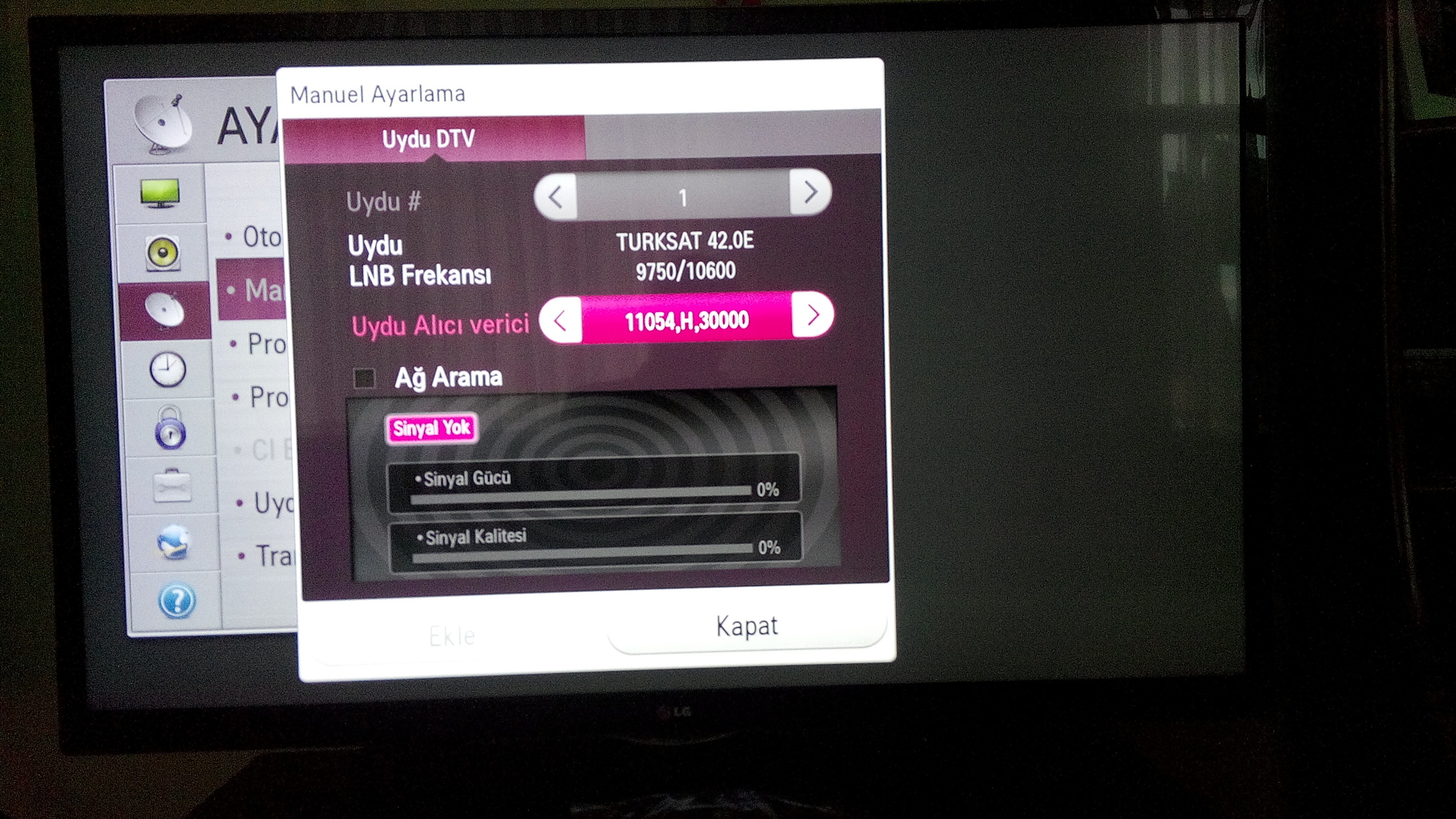 Как с телефона видео на телевизор lg. Источник сигнала на телевизоре LG. Телевизор LG 2012. LG телевизор Smart TV выбор источника. LG телевизор смарт ТВ классика.